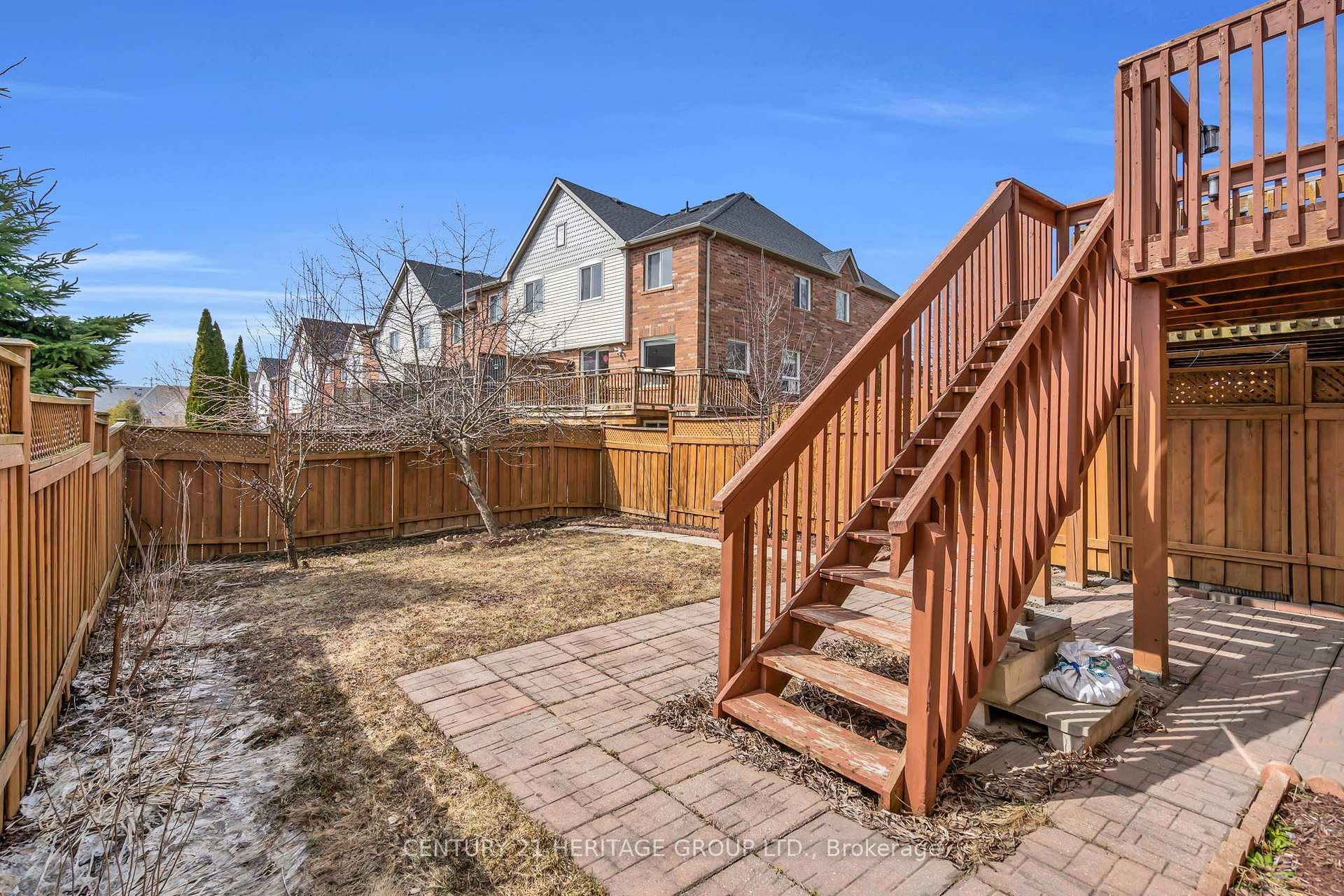 129 Hartford Crescent photo 36