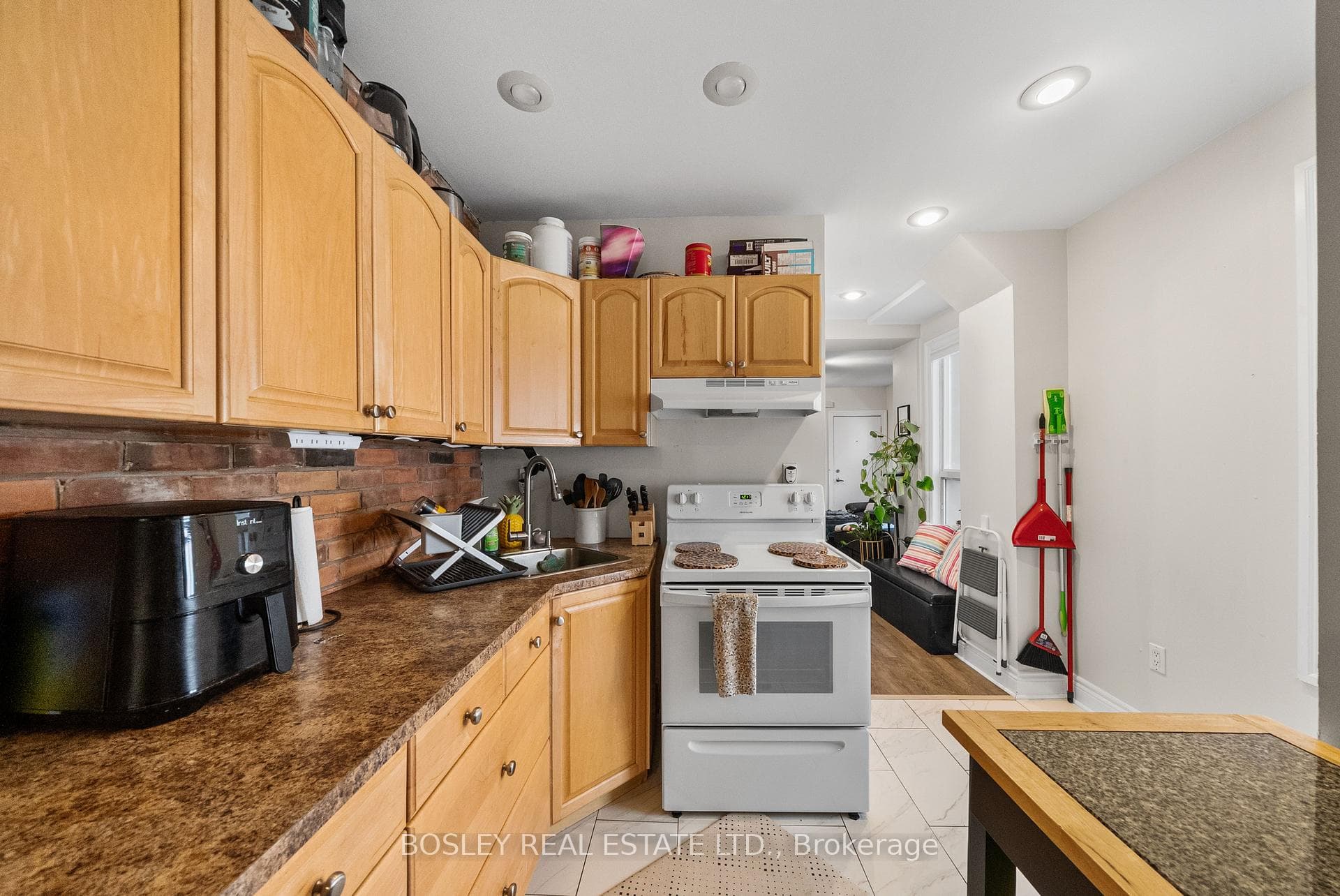 229 Woodbine Avenue Unit Main photo 5