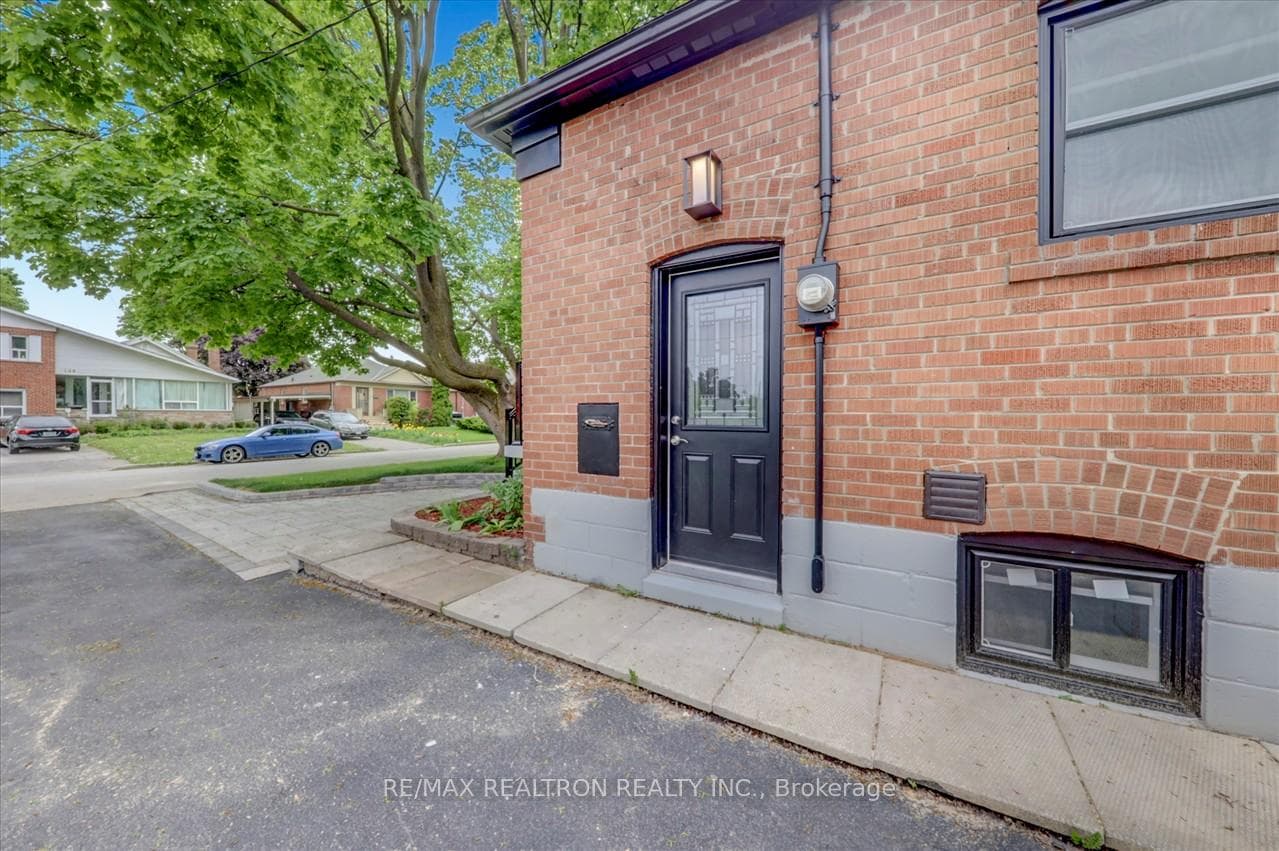 137 Marchington Circle photo 35