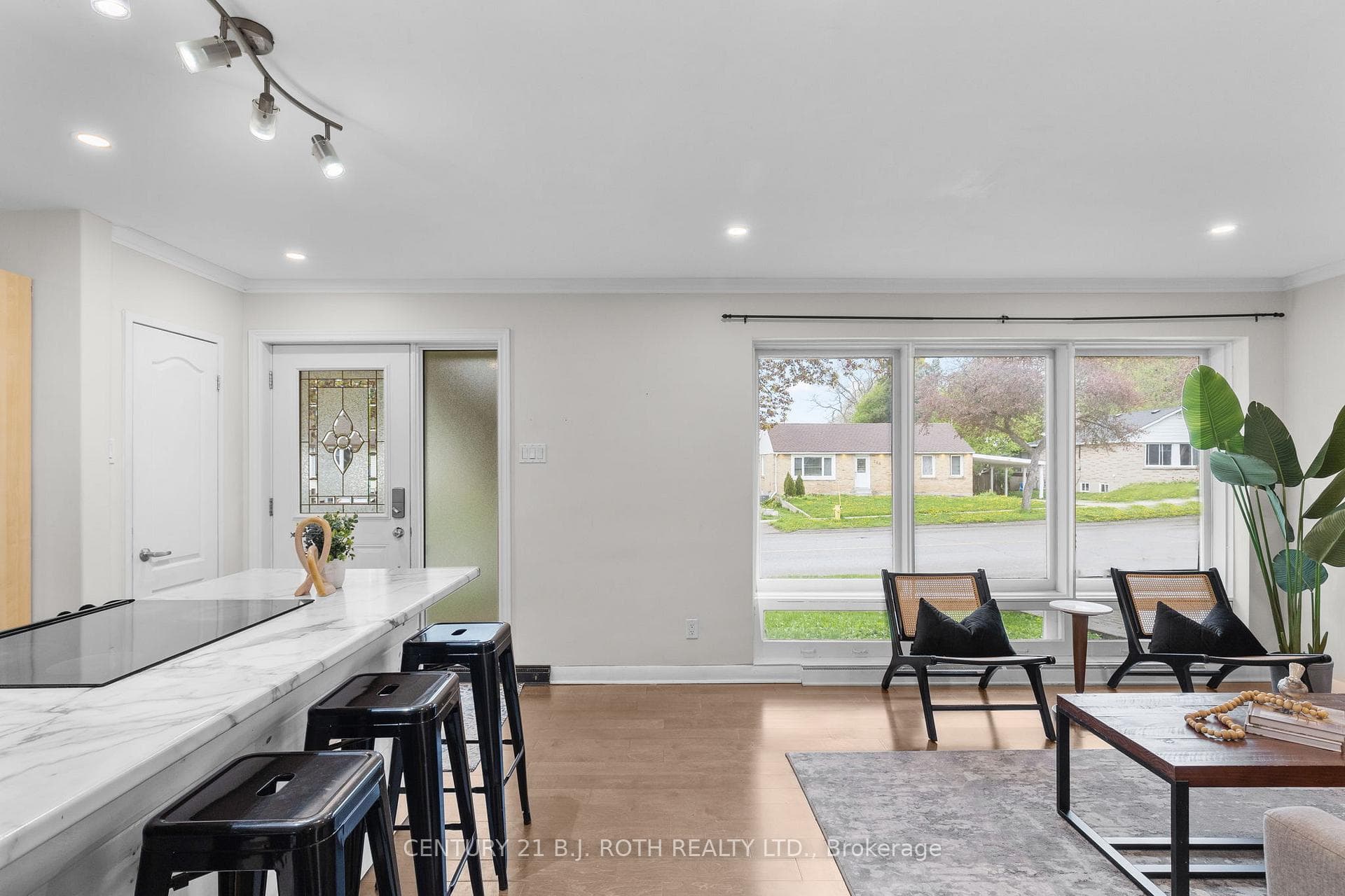 243 WELLINGTON Street photo 9
