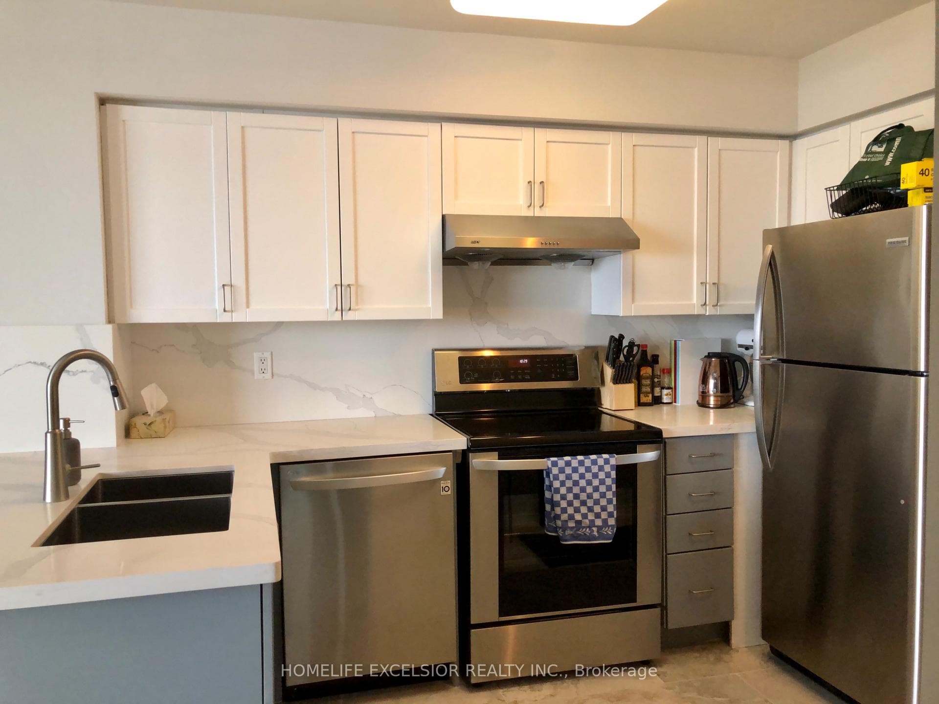 30 Harrison Garden Boulevard Unit 2805 photo 8
