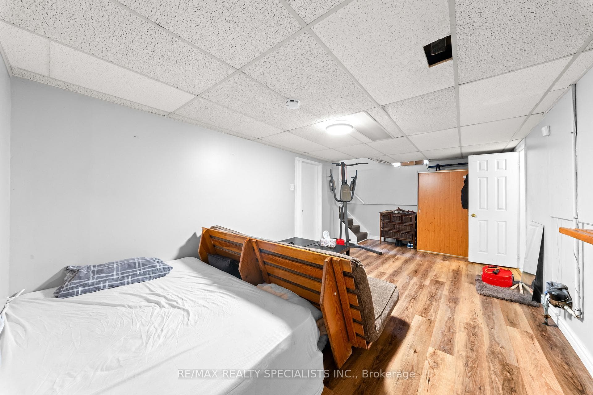 1004 Queensbridge Drive photo 29