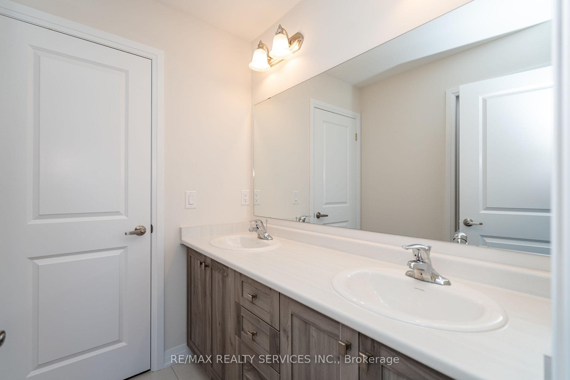 269 dingman Street photo 25