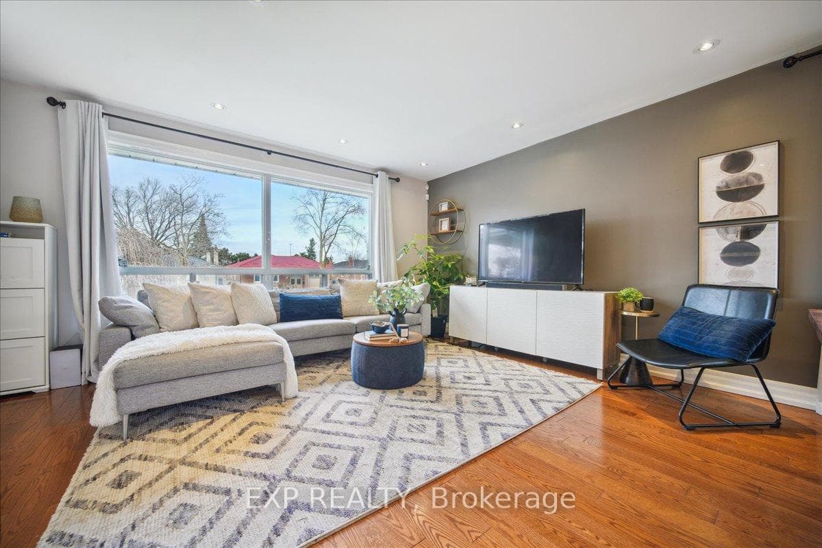 137 Kingsview Boulevard photo 13