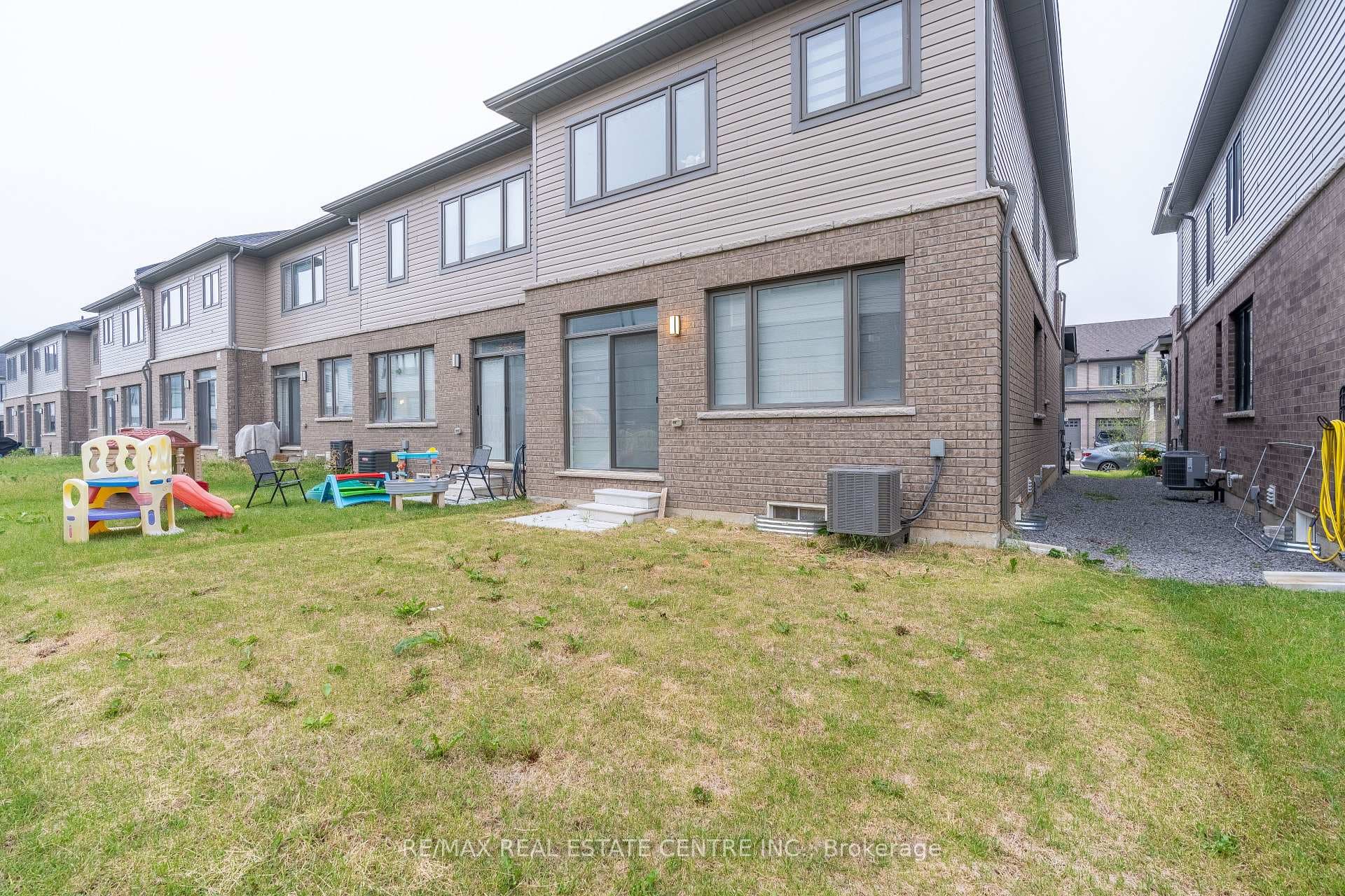 123 Freedom Crescent photo 36