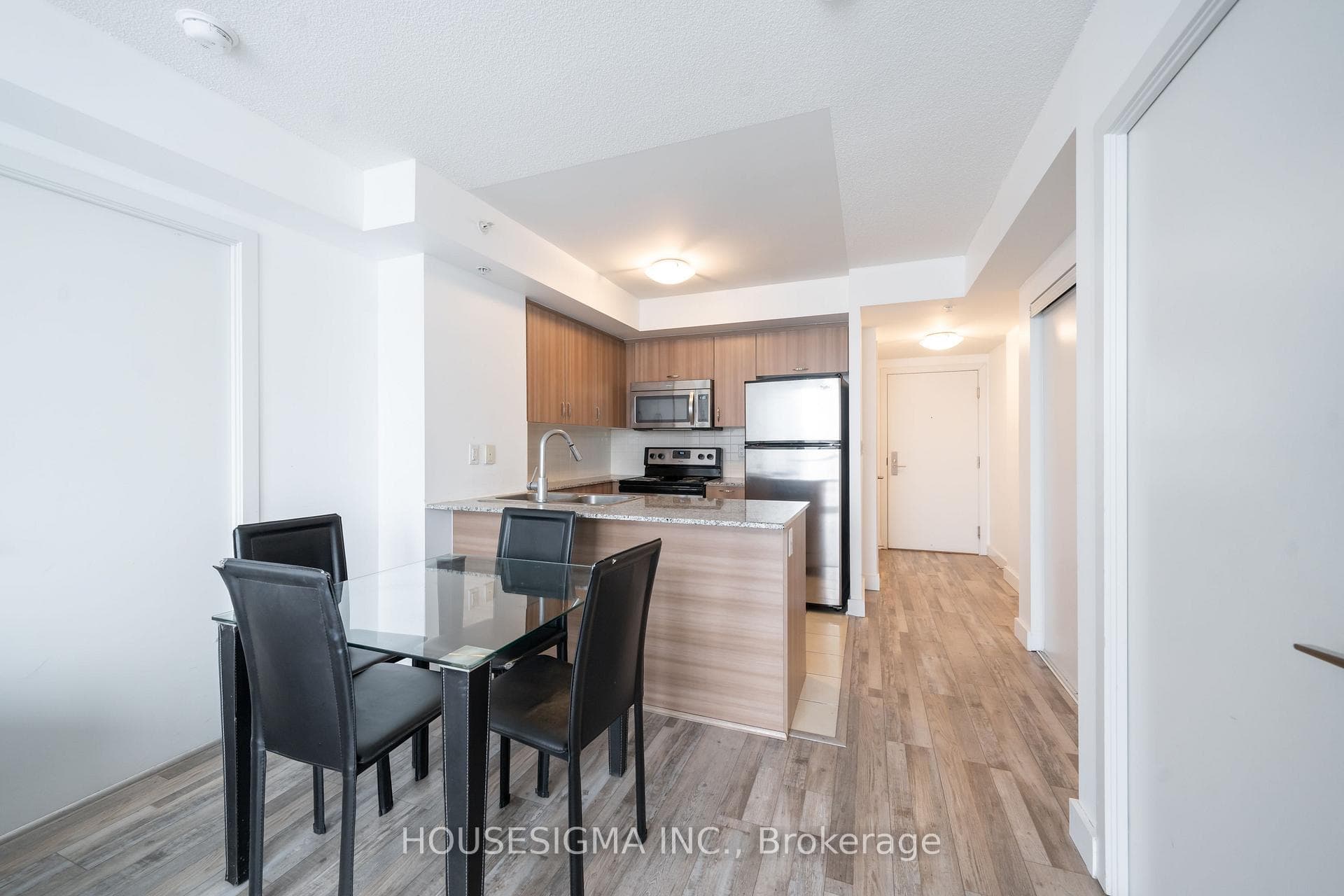 5740 Yonge Street Unit 1501 photo 2