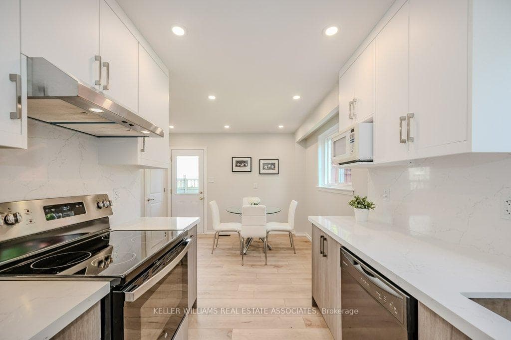 Eat in kitchen