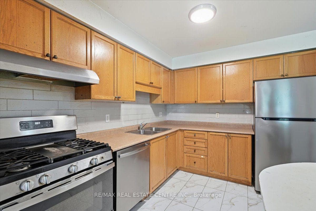15 Roehampton Crescent photo 7