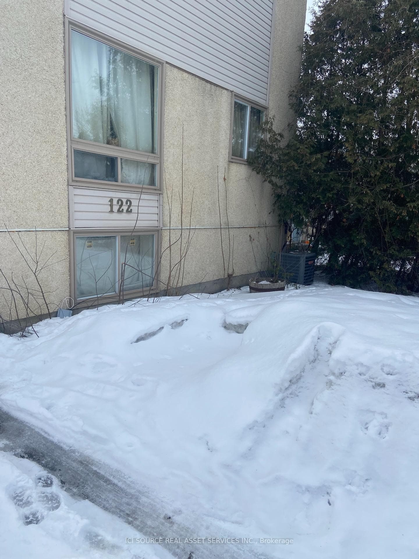 122 Rothesay Drive photo 2
