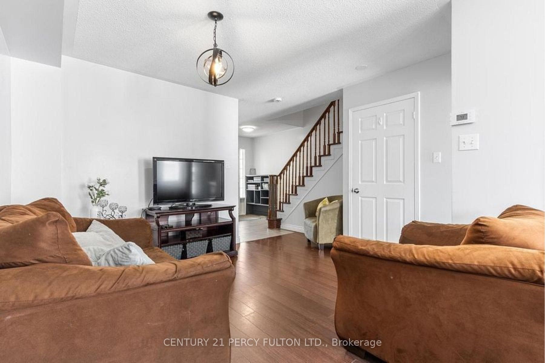 6865 Dillingwood Drive photo 7