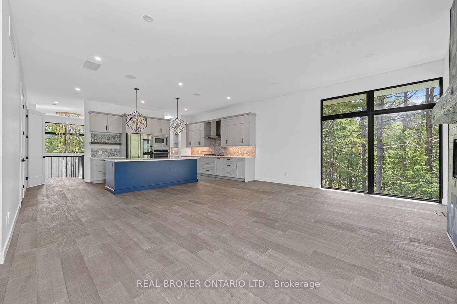 2068 RICHMOND Road photo 8