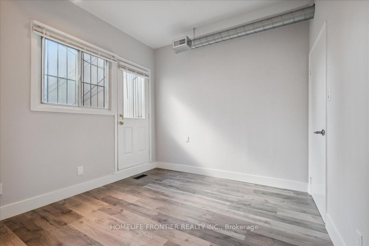 745 Queen Street Unit Upper photo 16