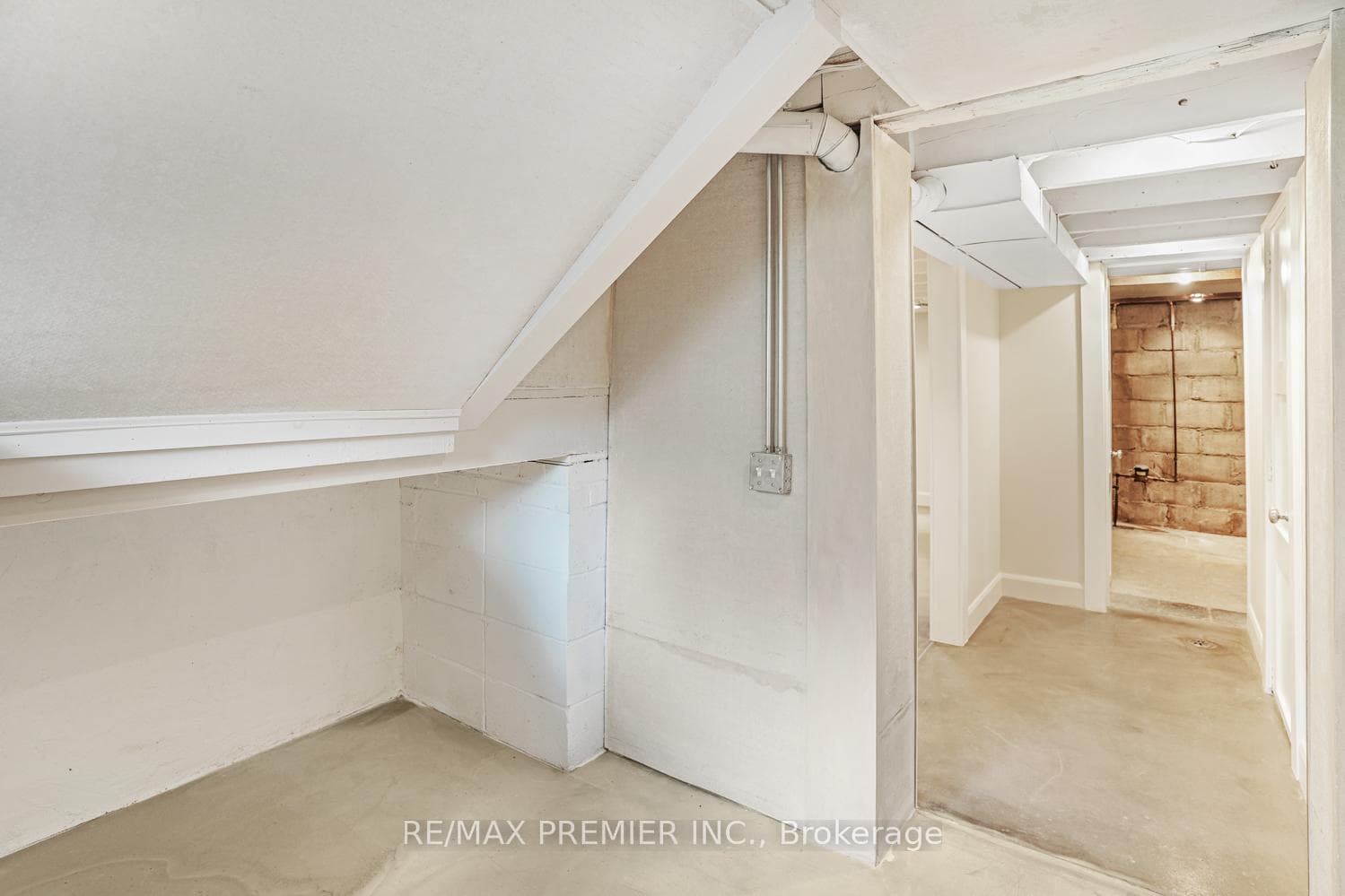 71 Clark Avenue photo 26