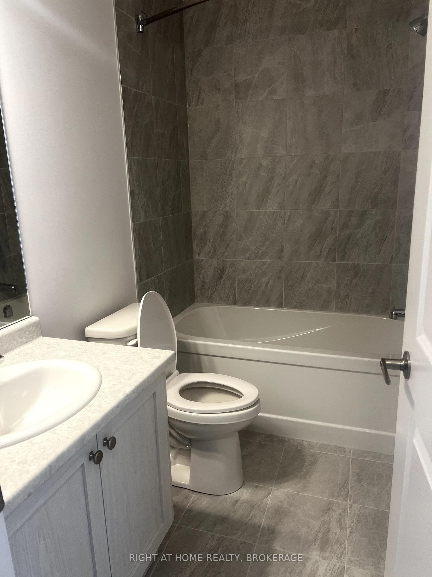448 blackburn Drive Unit 9 photo 18