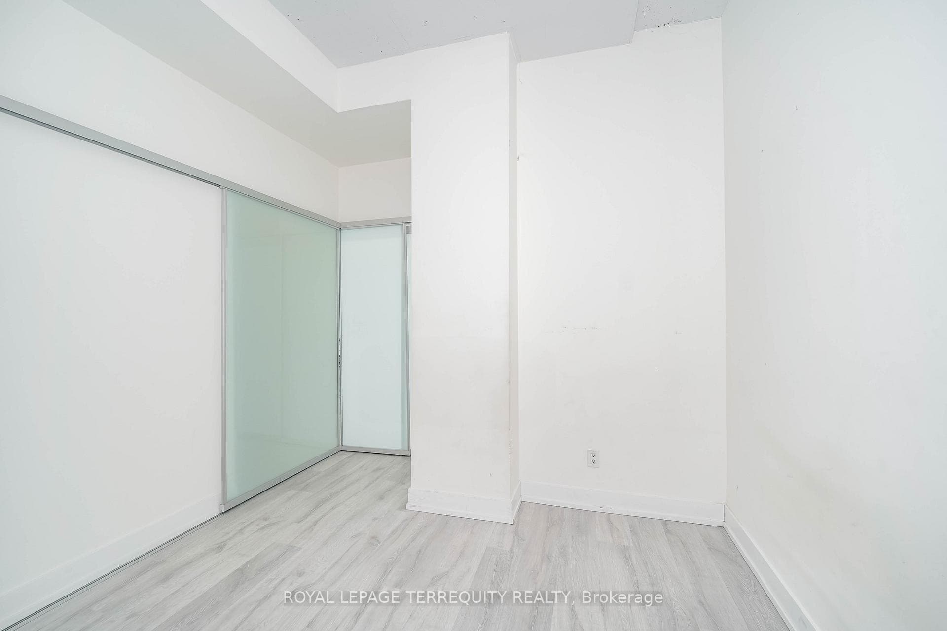 75 The Donway N/A Unit 204 photo 32