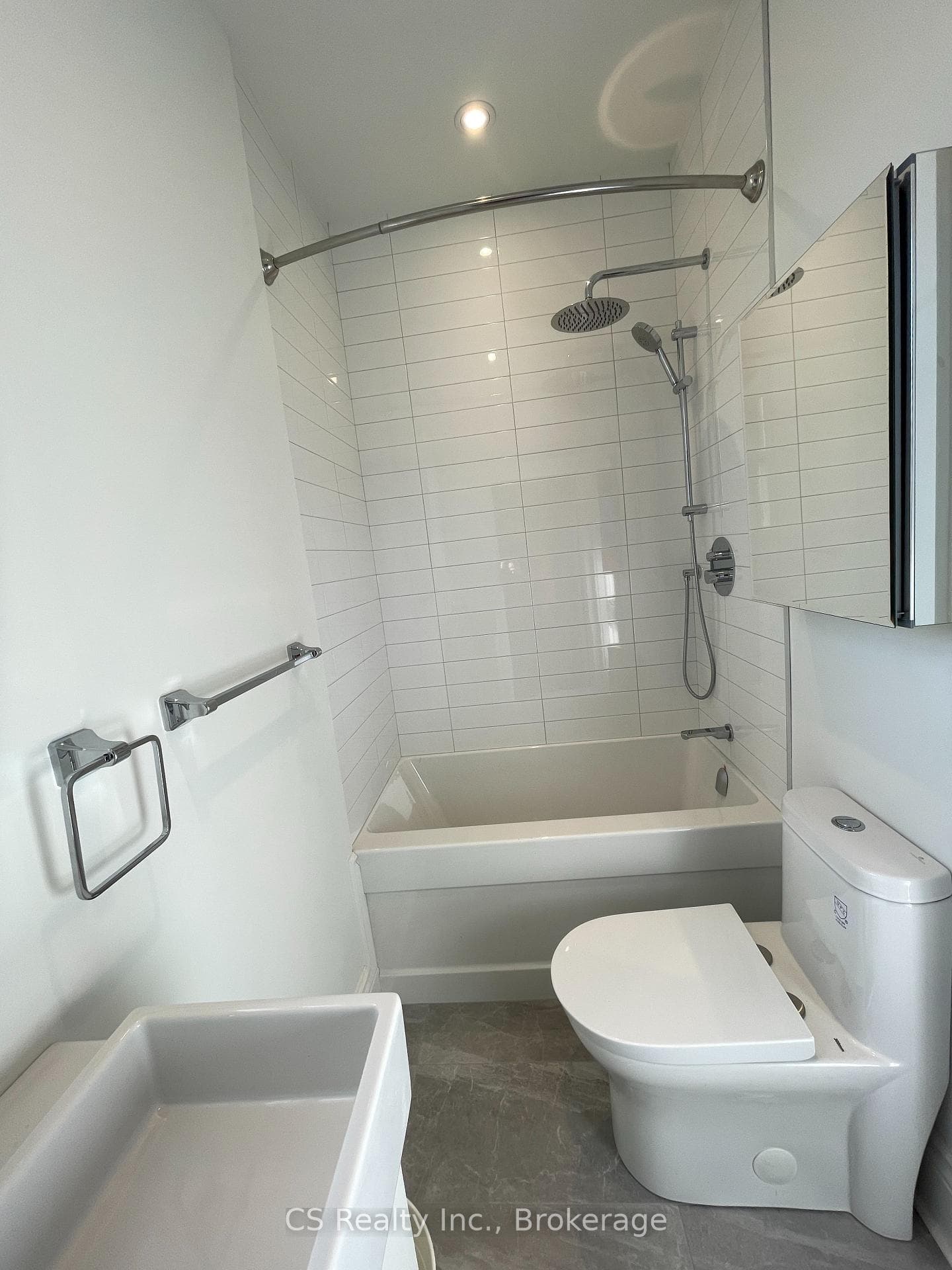 2133 Gerrard Street Unit 1 photo 8