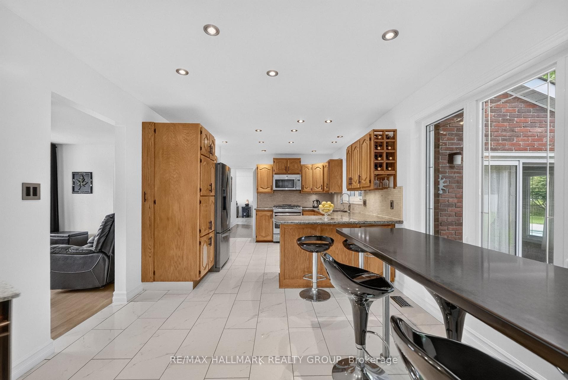 1064 Moffatt Drive photo 9