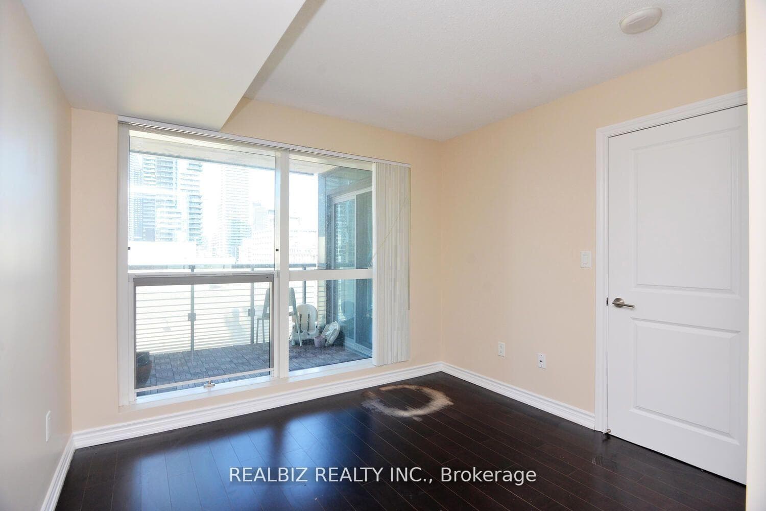 386 Yonge Street Unit 1516 photo 28