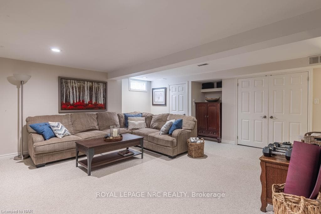 18 BARNSDALE Lane photo 33