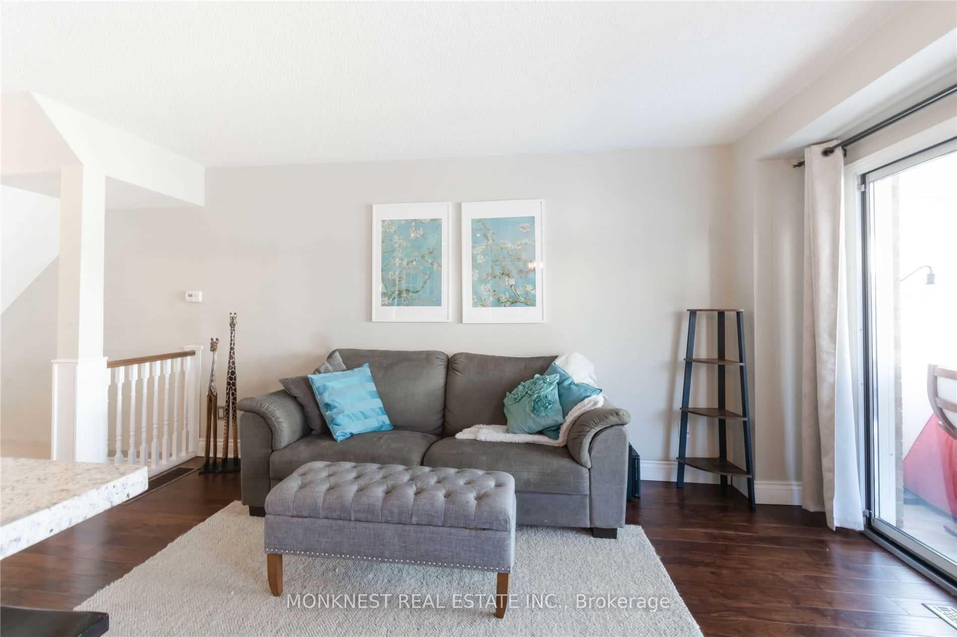 8 Thornlodge Drive photo 14