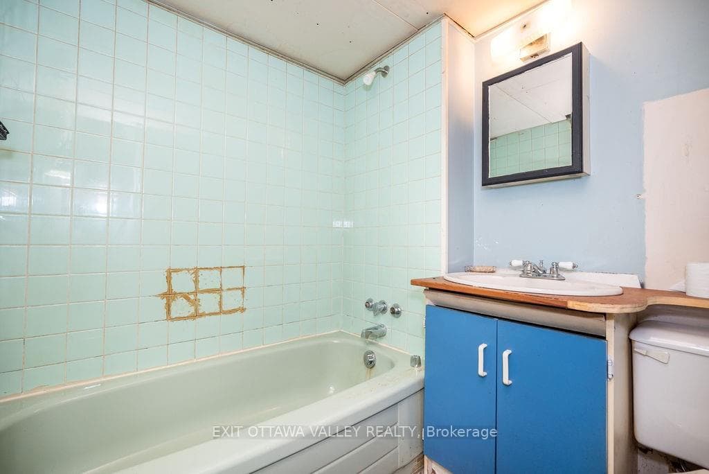 30 ALDER Crescent photo 27