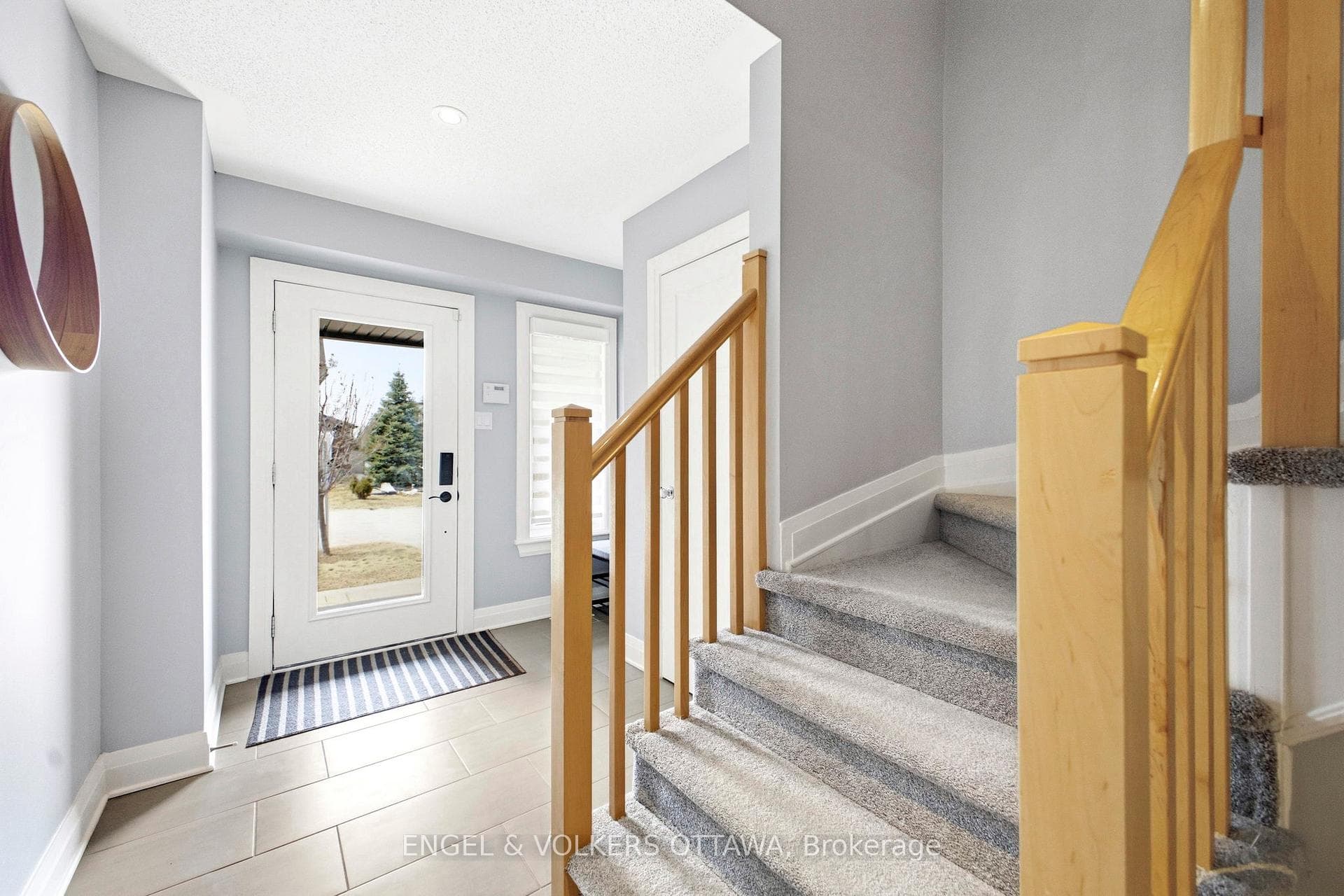 122 Nutting Crescent photo 2