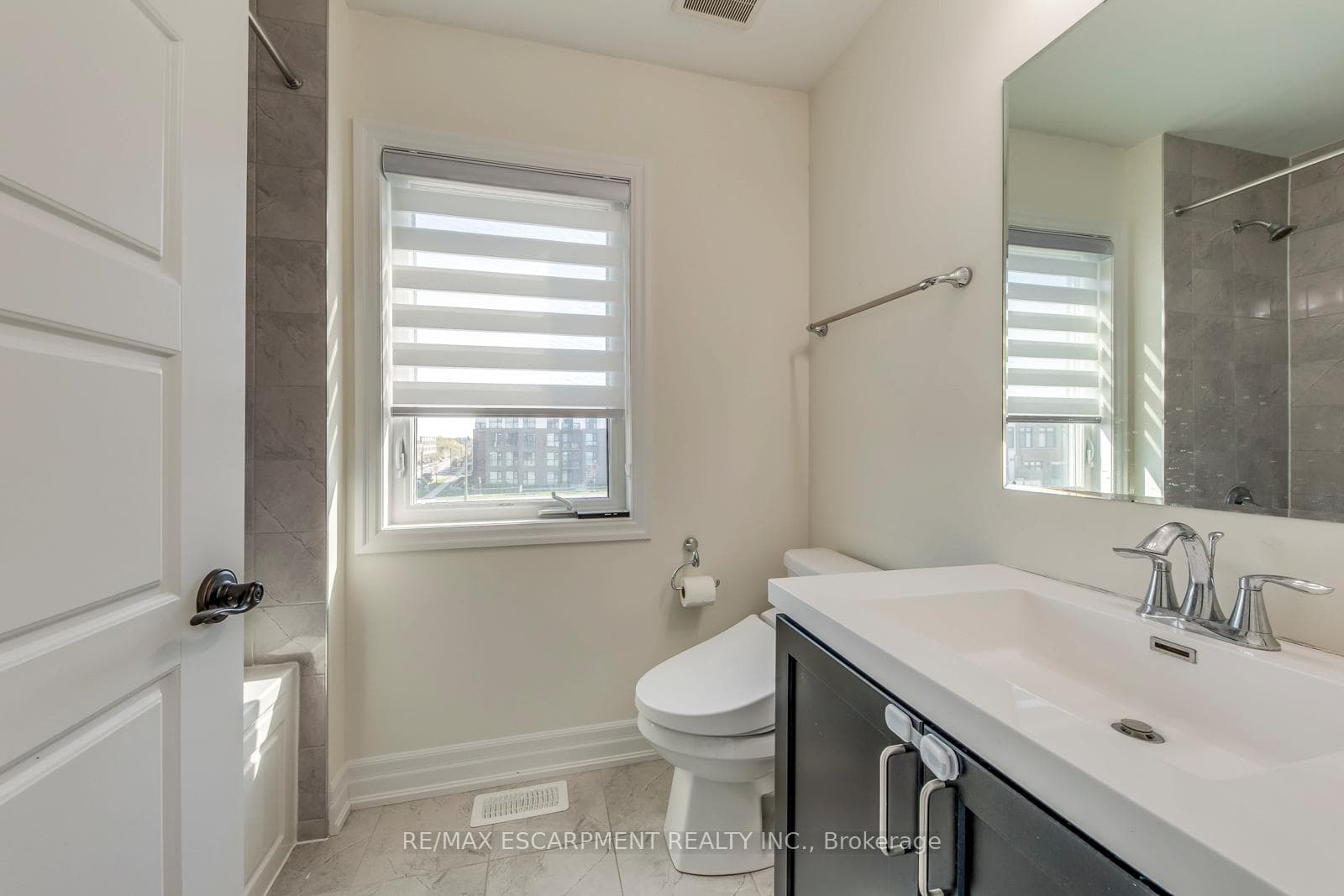 155 Grovewood Common photo 47