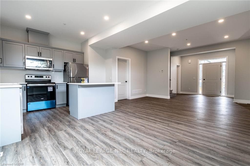 121A Moffatt Street Unit 10 photo 16