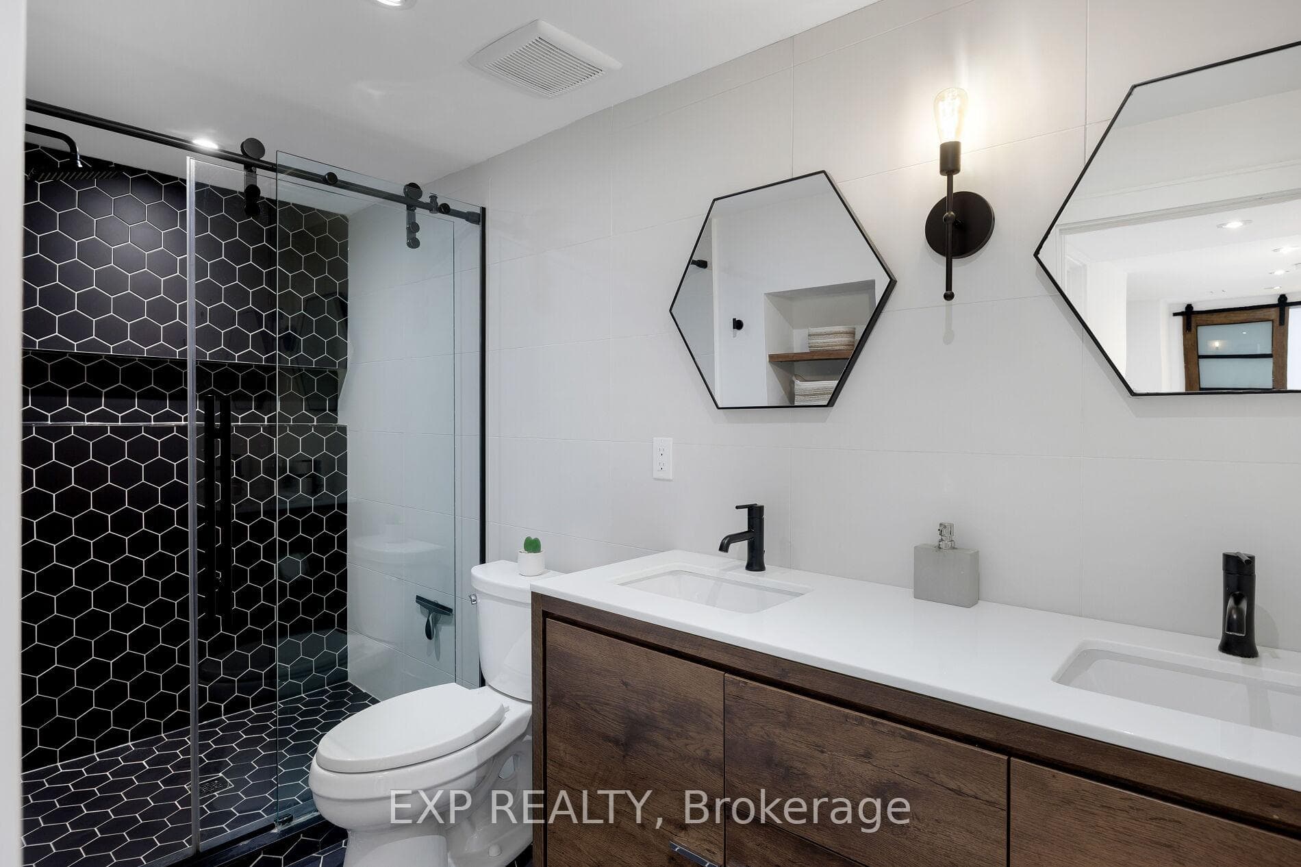 870 Royal York Road photo 45