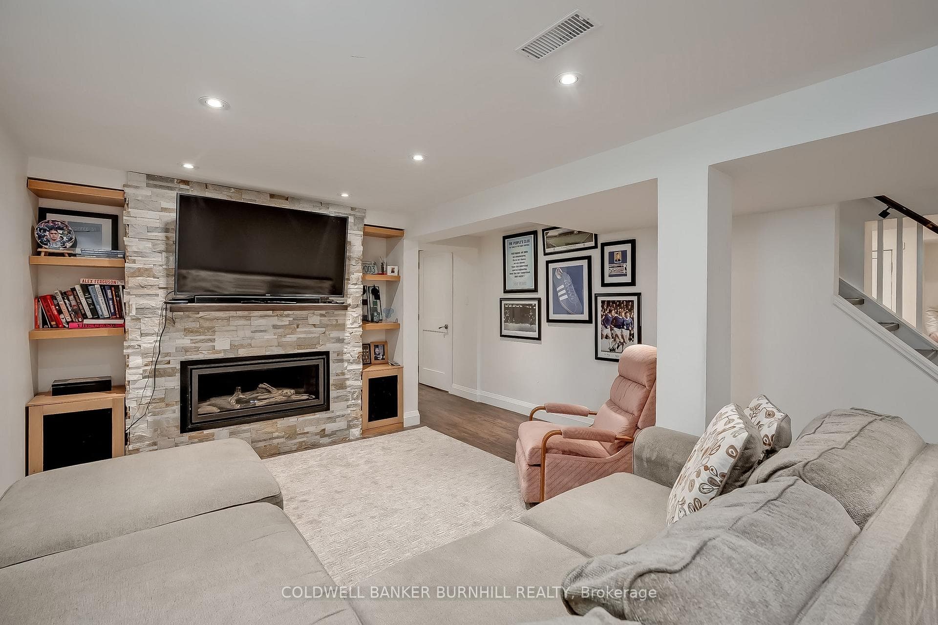 1153 BELLVIEW Street photo 33