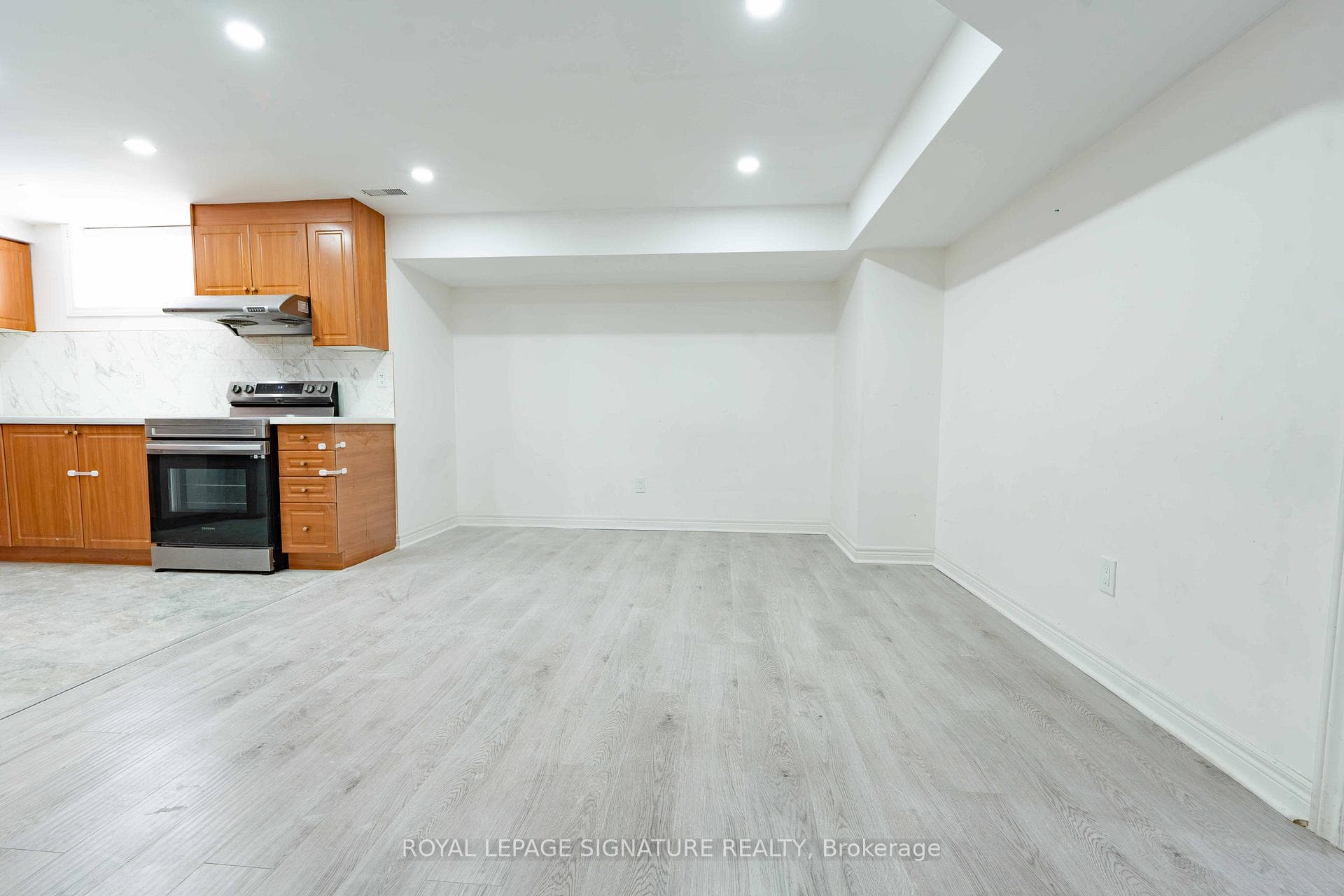 4742 Creditview Road photo 6