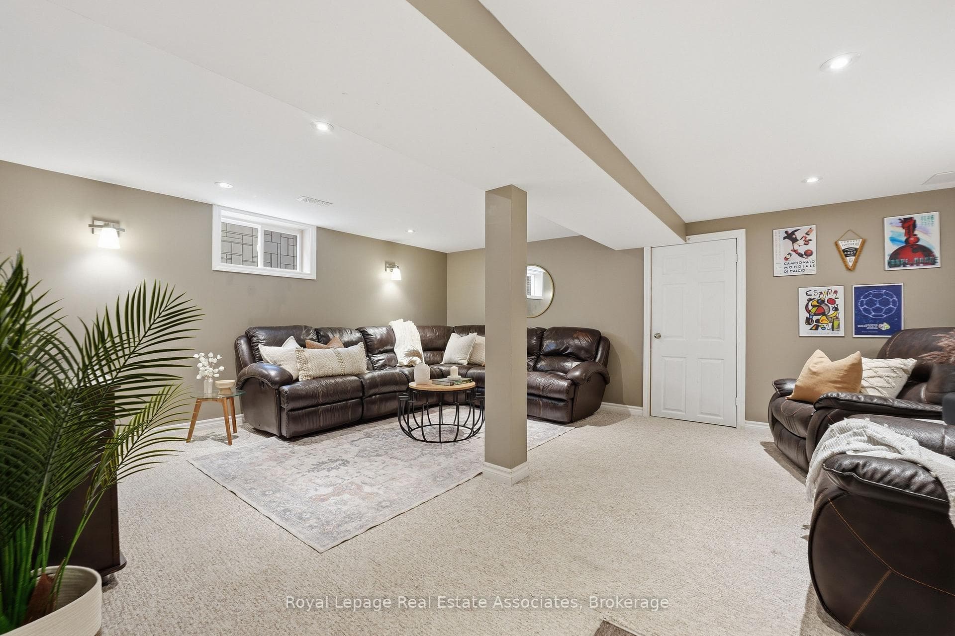 477 Queen Victoria Drive photo 33