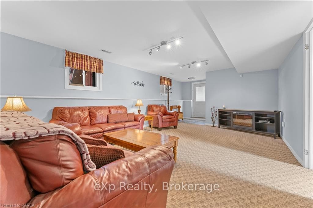 315 AMHERST Drive photo 19