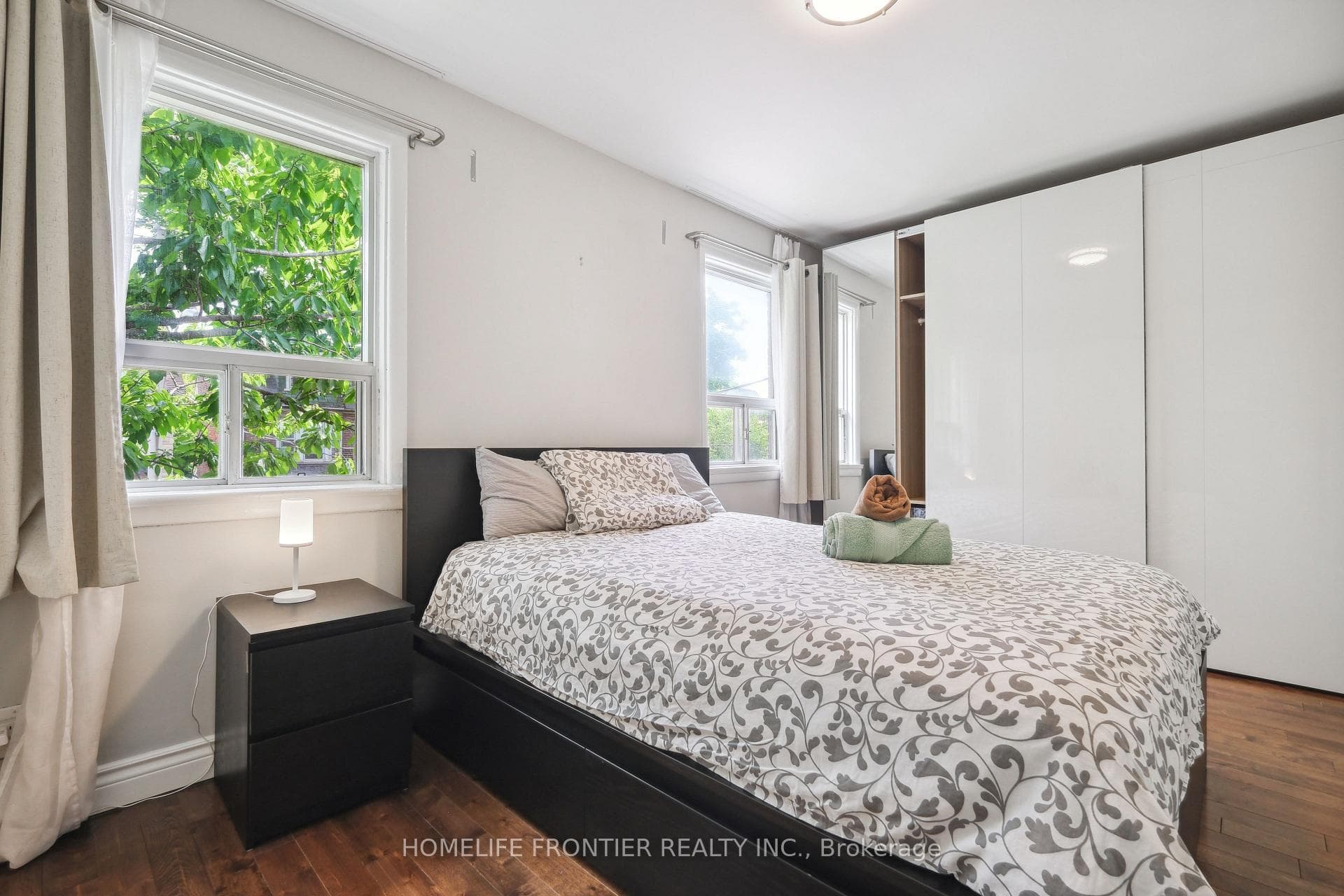 122 Manning Avenue Unit Upper photo 11