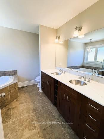 29 Franklin Cathcart Crescent photo 13