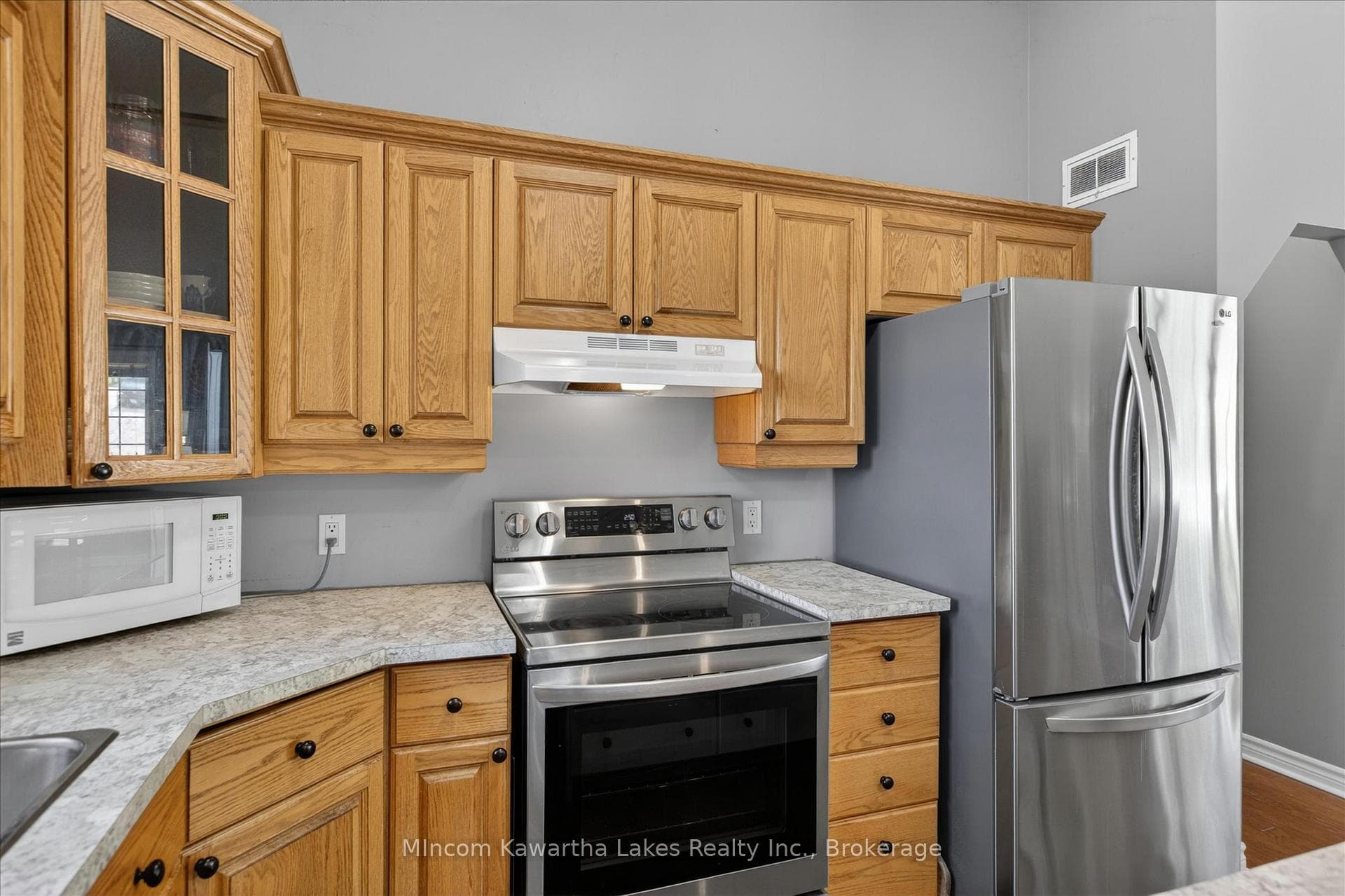 46 LAWRENCE Street photo 17