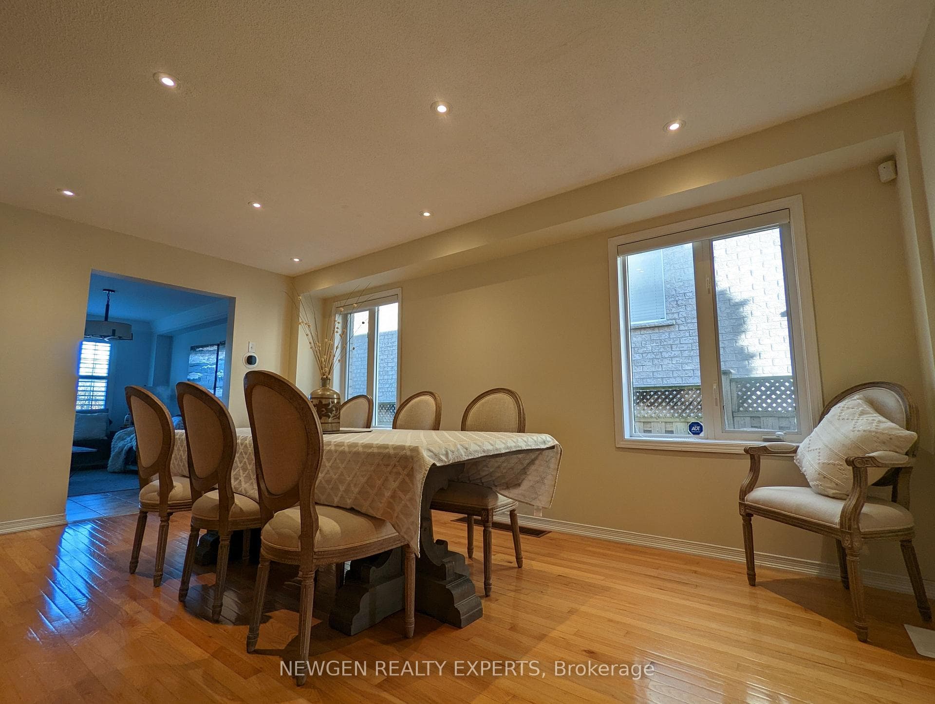 122 River Rock Crescent photo 32