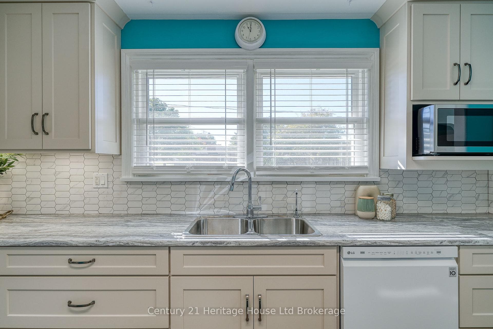 1061 Elora Road photo 25