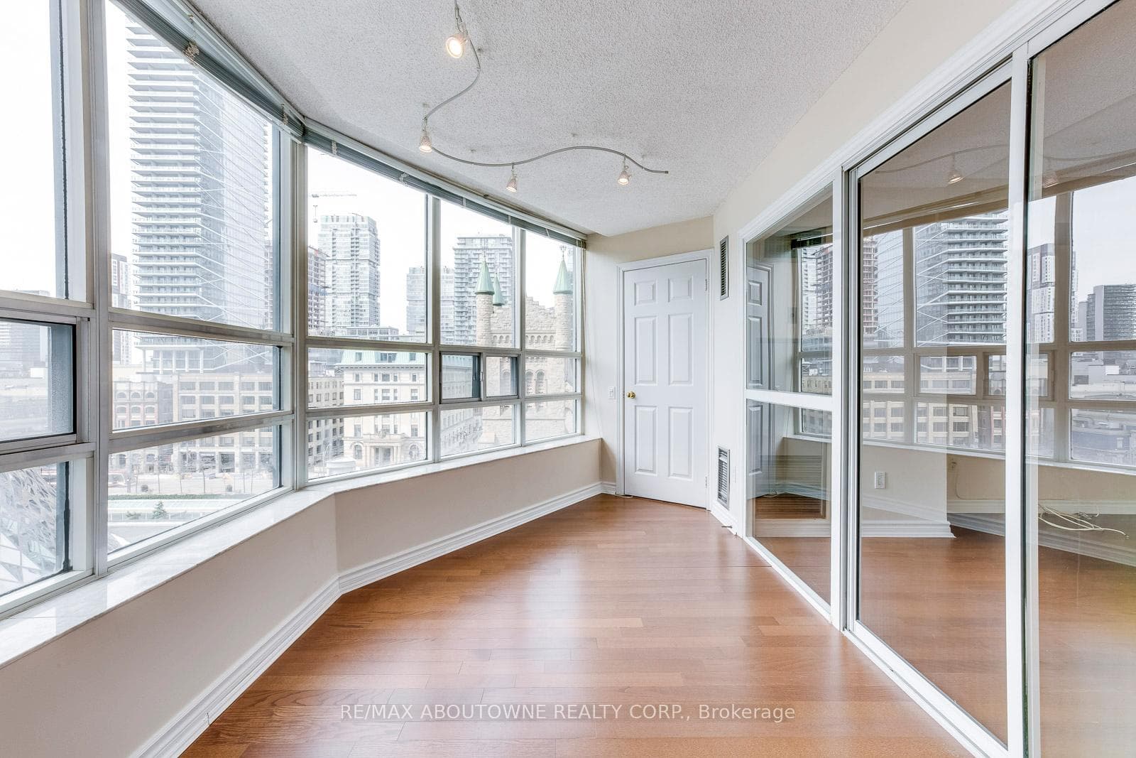 71 Simcoe Street Unit 701 photo 14