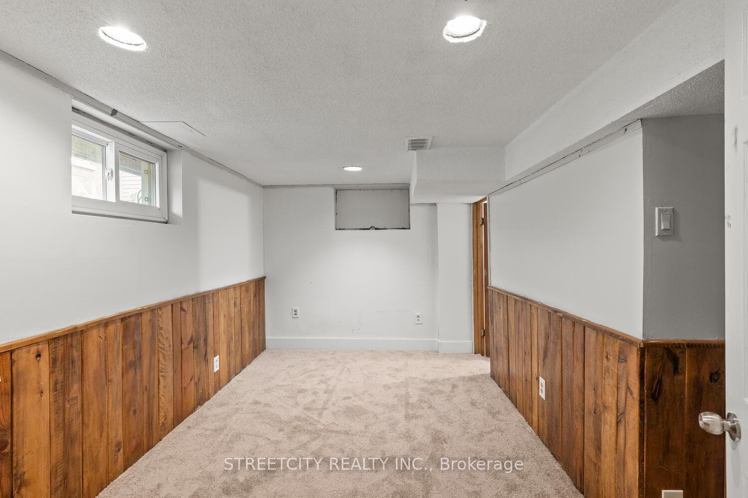 1235 King Street photo 36