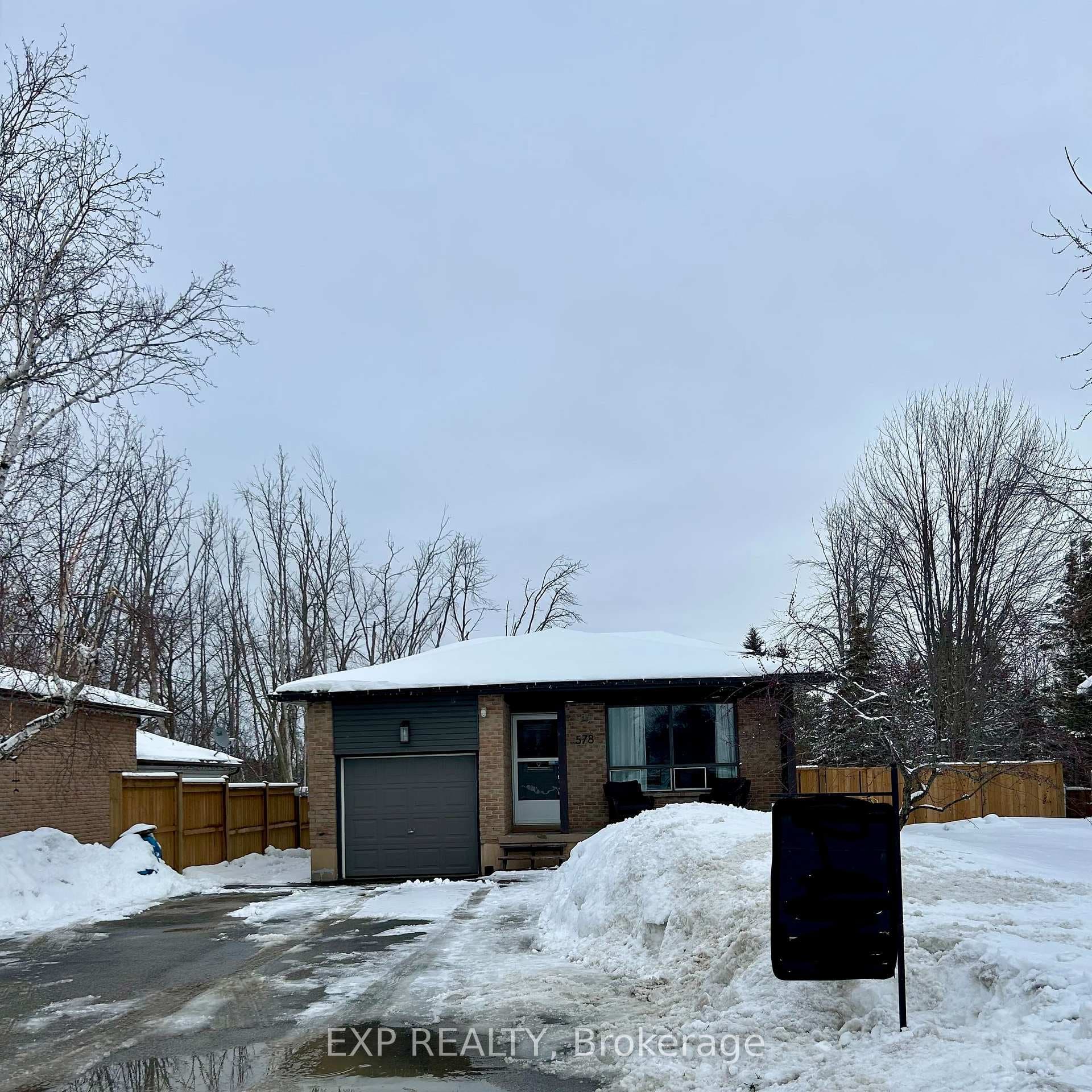 578 Highland Crescent photo 3