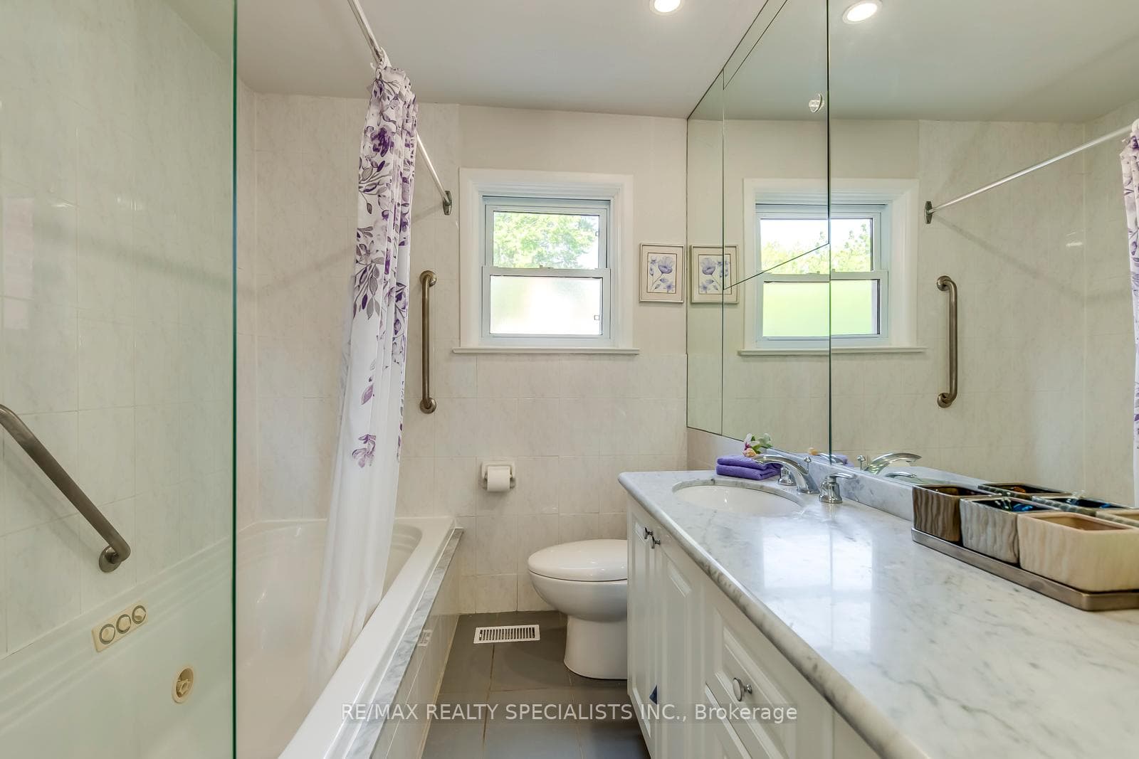 514 Wellington Crescent photo 24