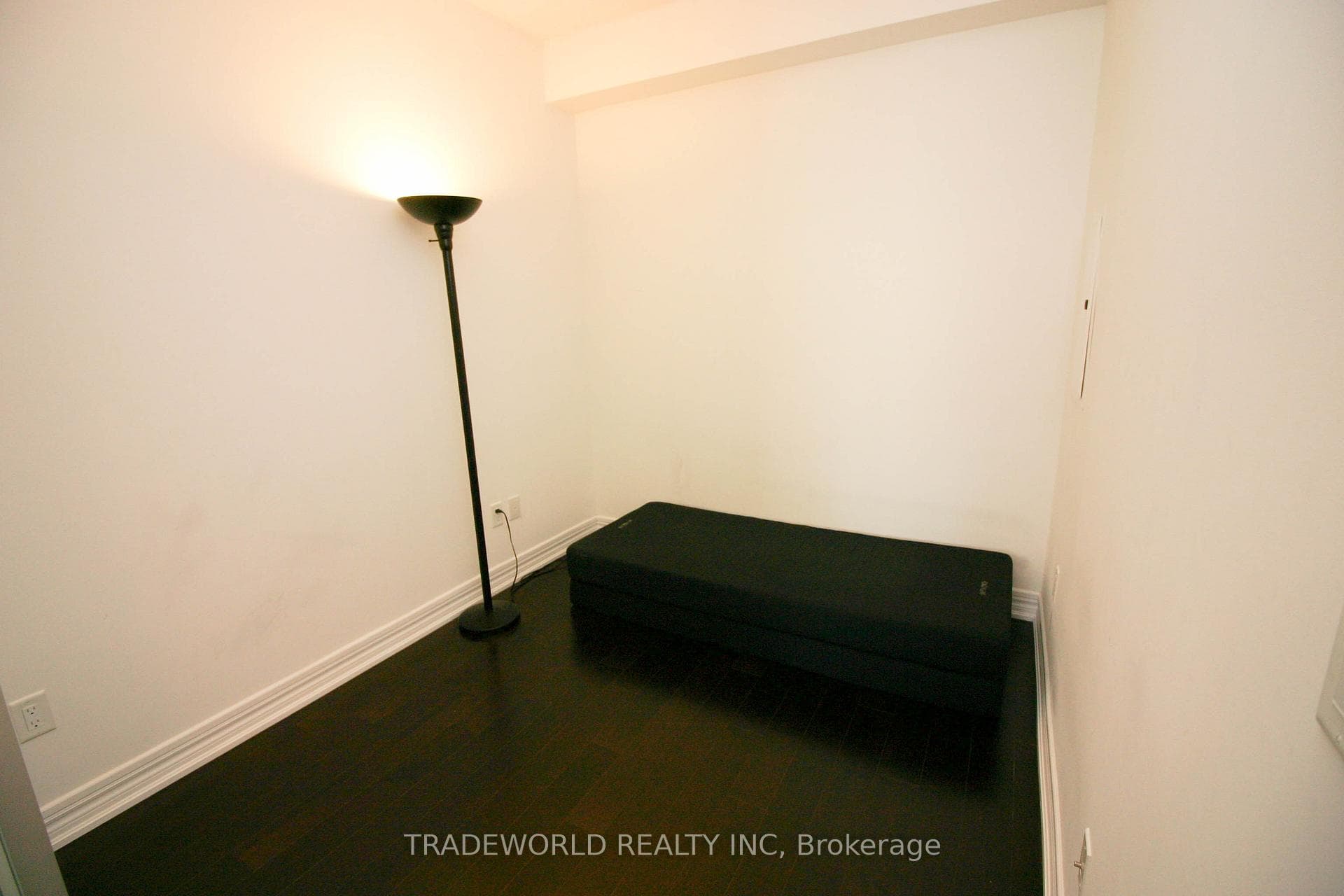 386 Yonge Street Unit 4216 photo 8