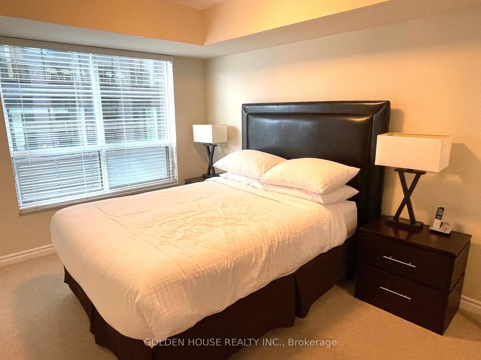 168 Simcoe Street Unit 520 photo 13