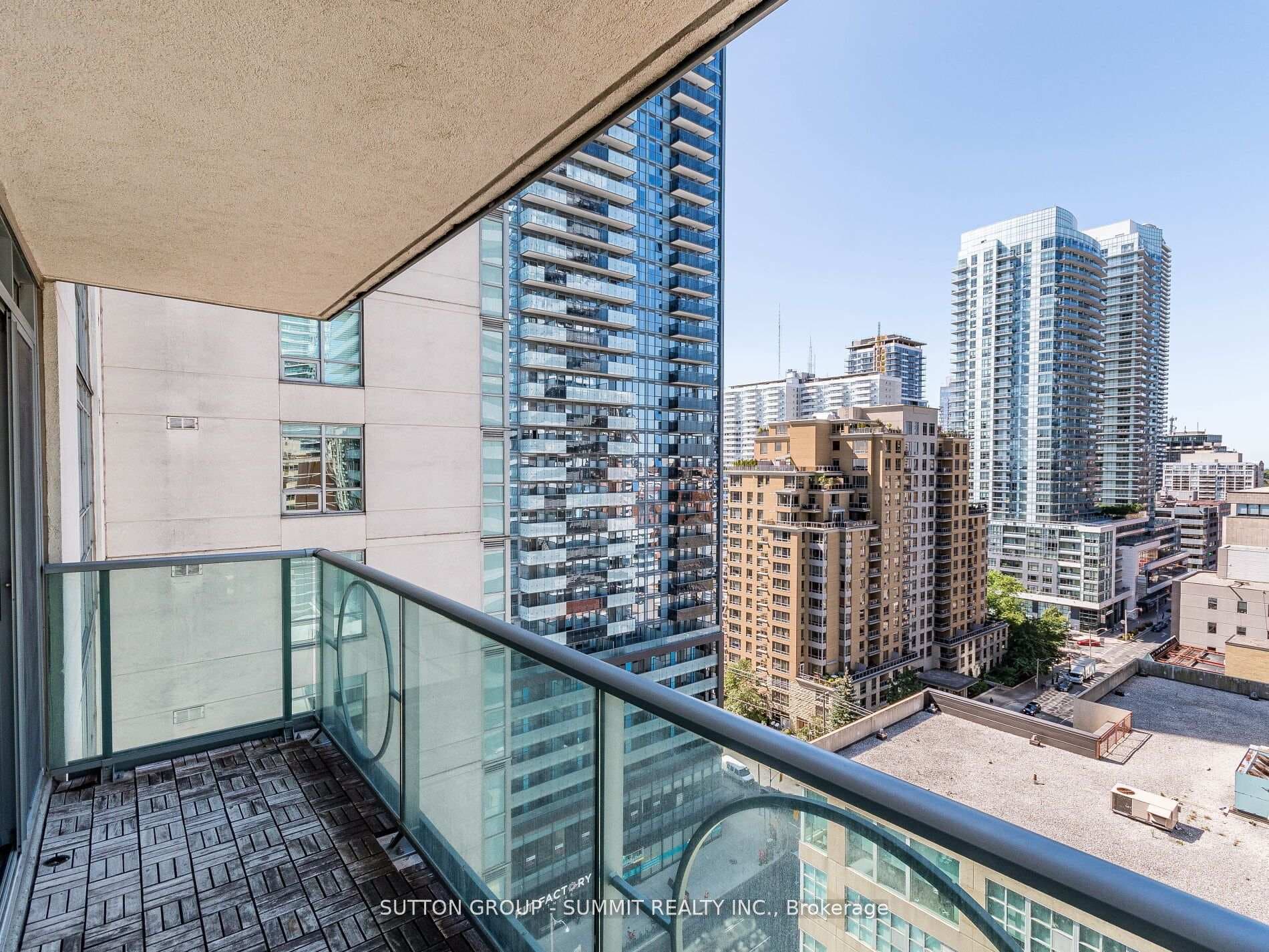 212 Eglinton Avenue Unit 1704 photo 16