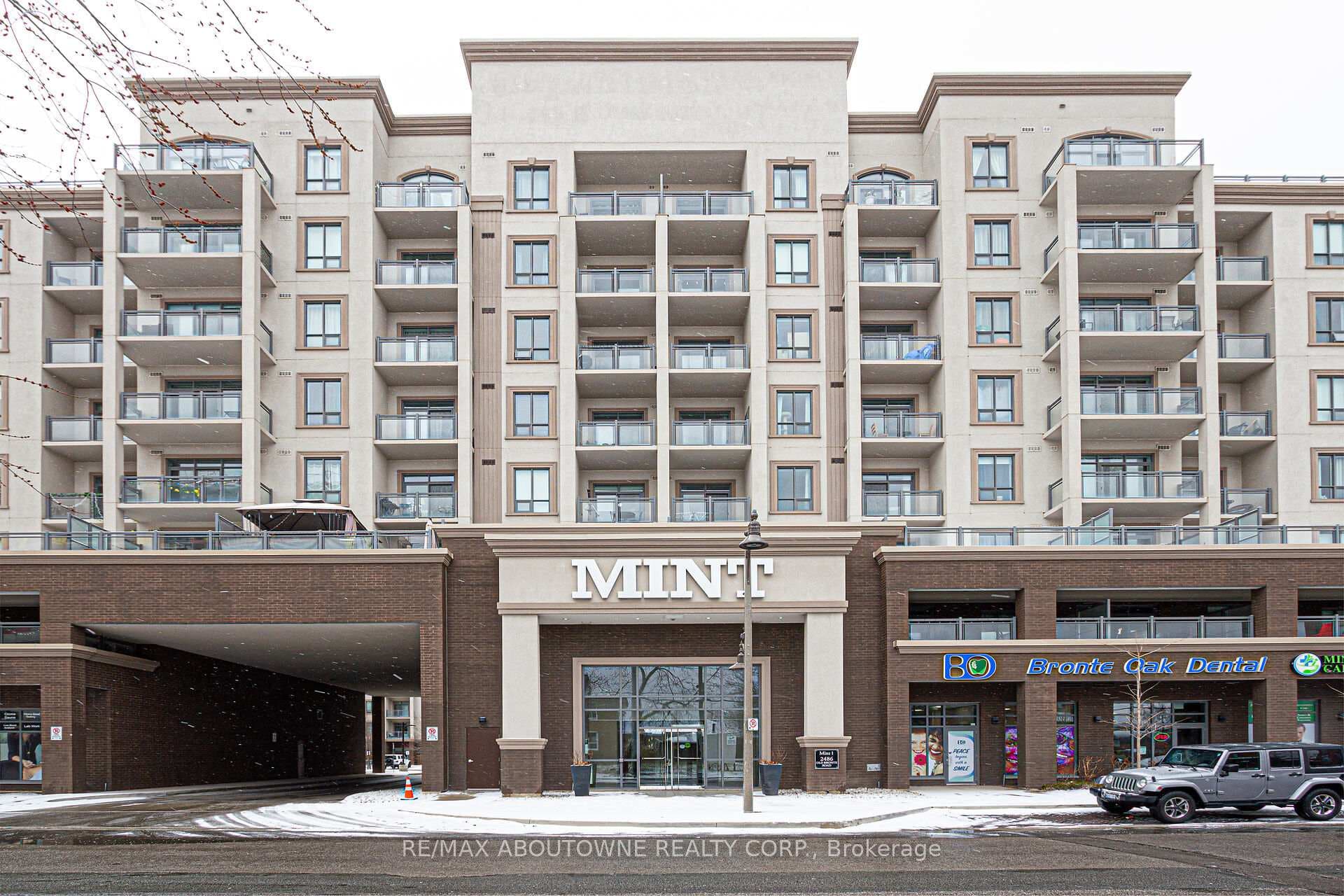 2486 Old Bronte Road Unit 703 photo 1