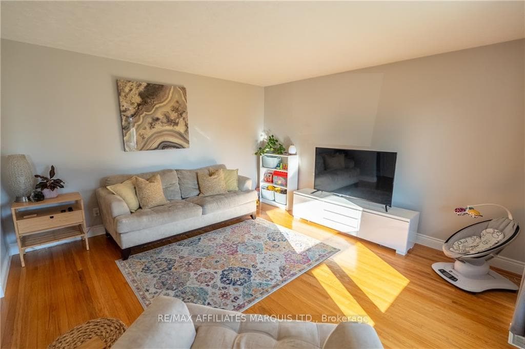 692 ST FELIX Street photo 4