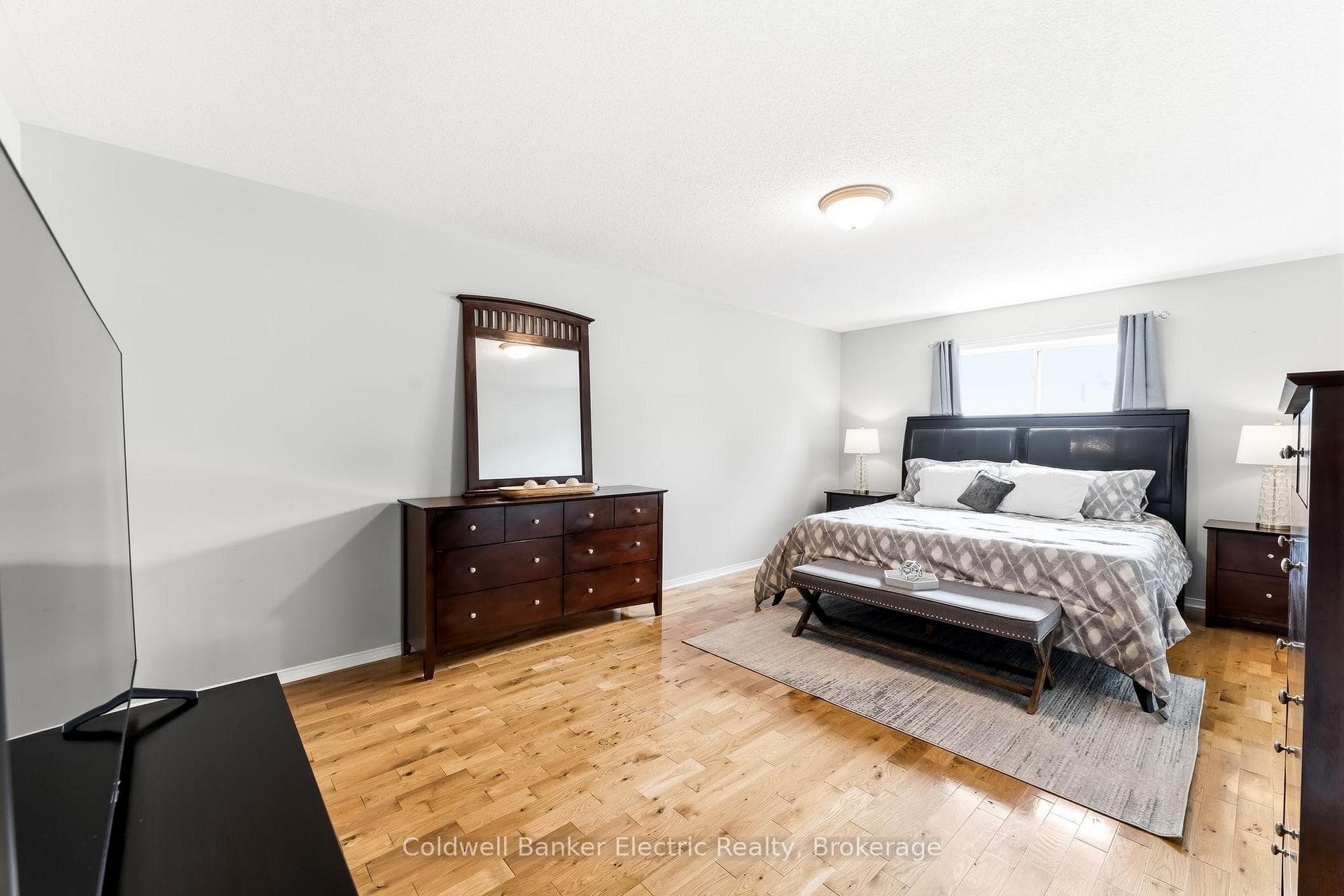 1407 Ashgrove Crescent photo 27