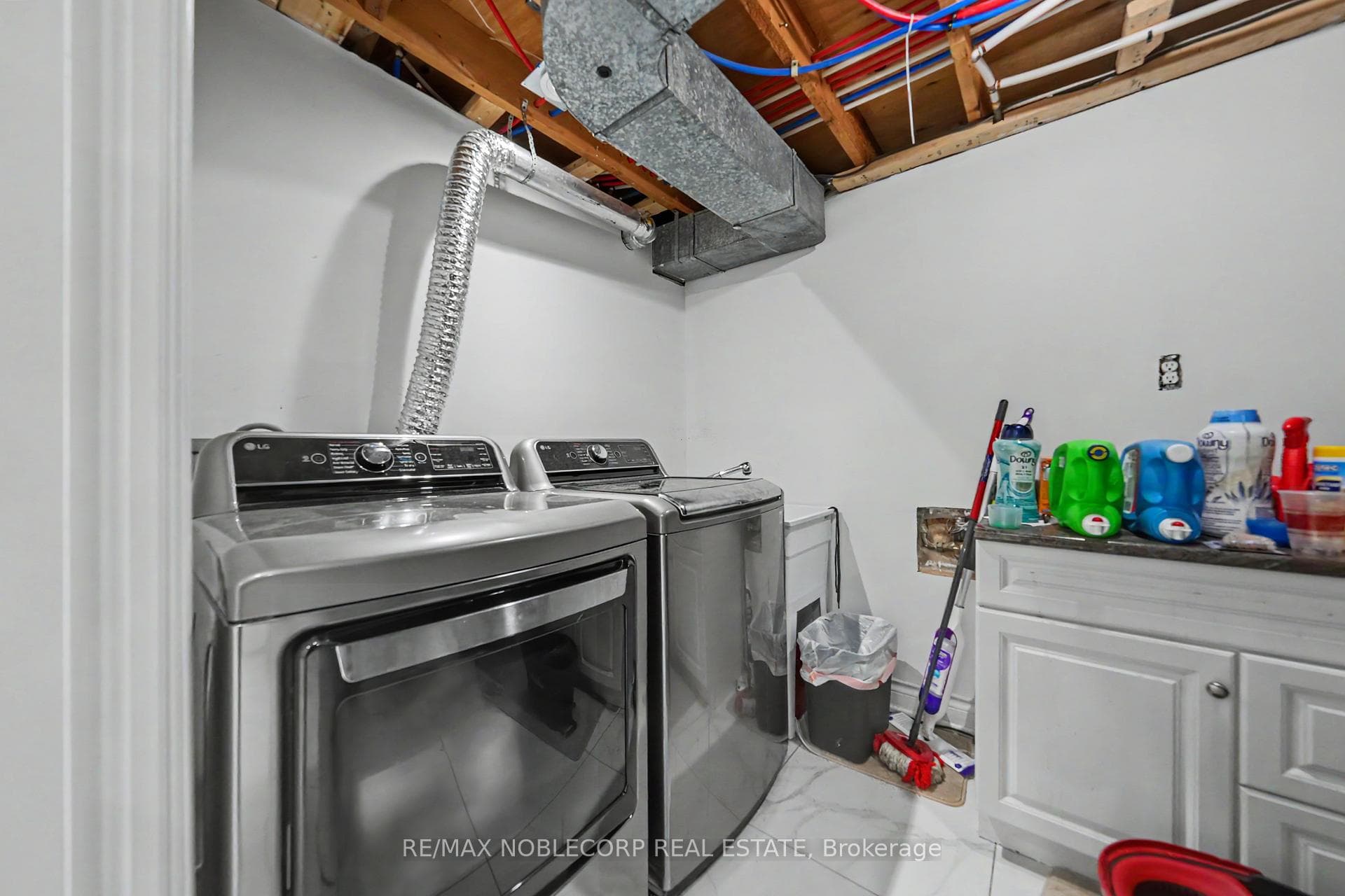 24 Maple Avenue photo 31