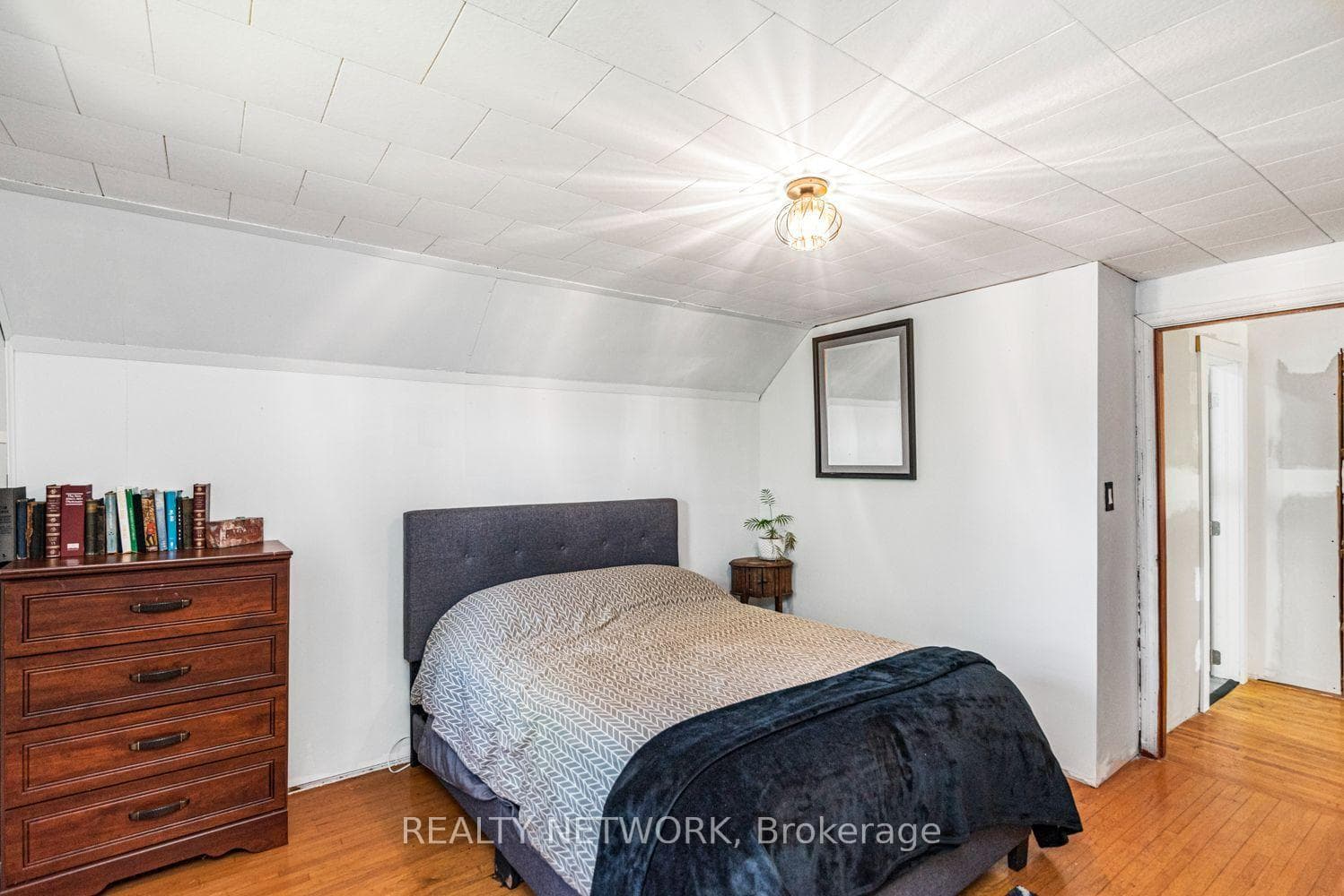 32 Grant Avenue photo 29